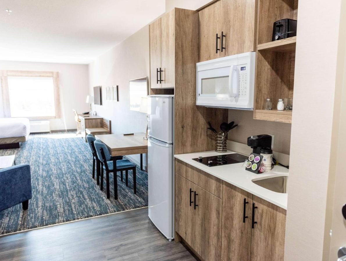 Best Western Premier Executive Residency Medicine Hat Exterior photo