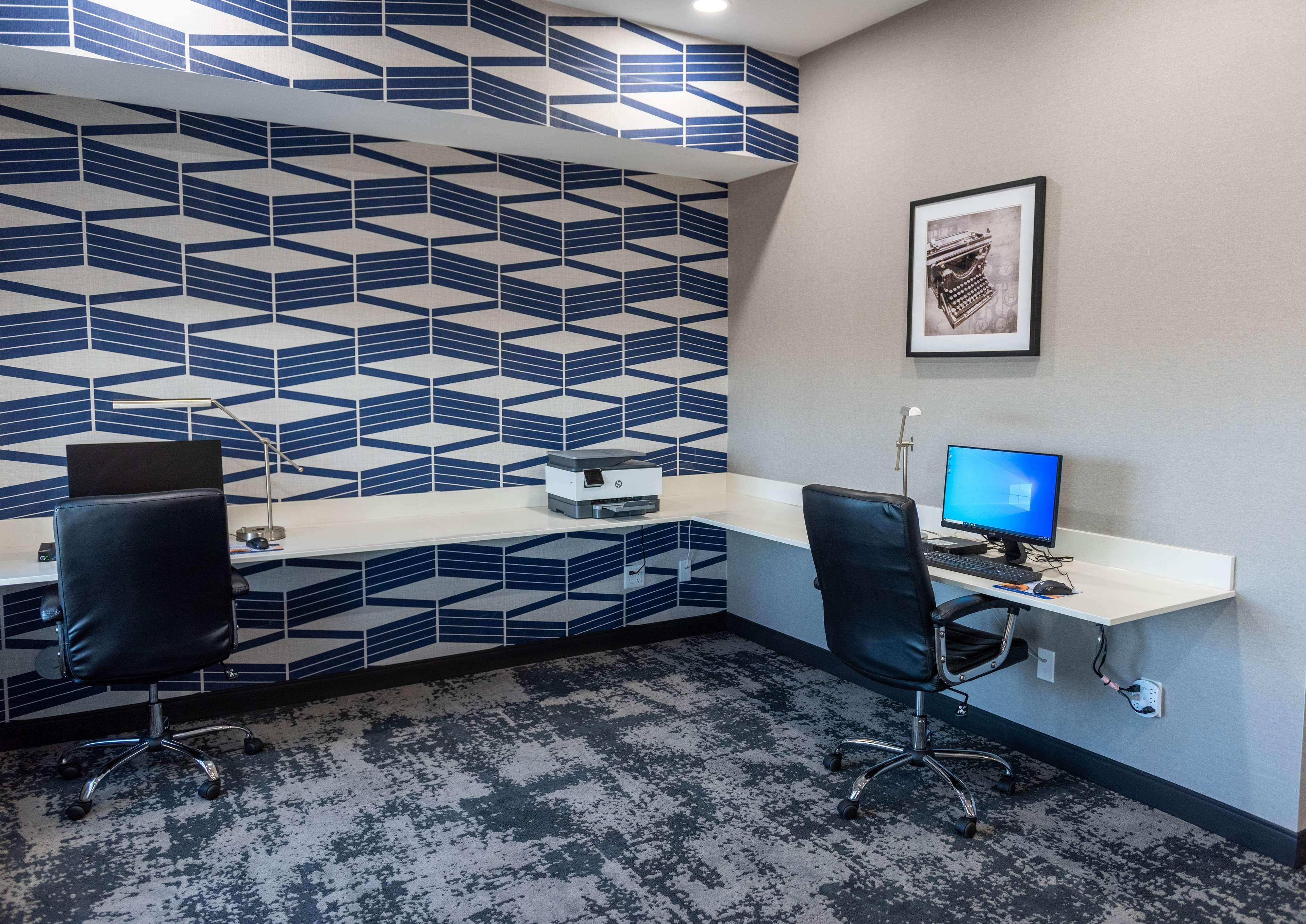 Best Western Premier Executive Residency Medicine Hat Exterior photo