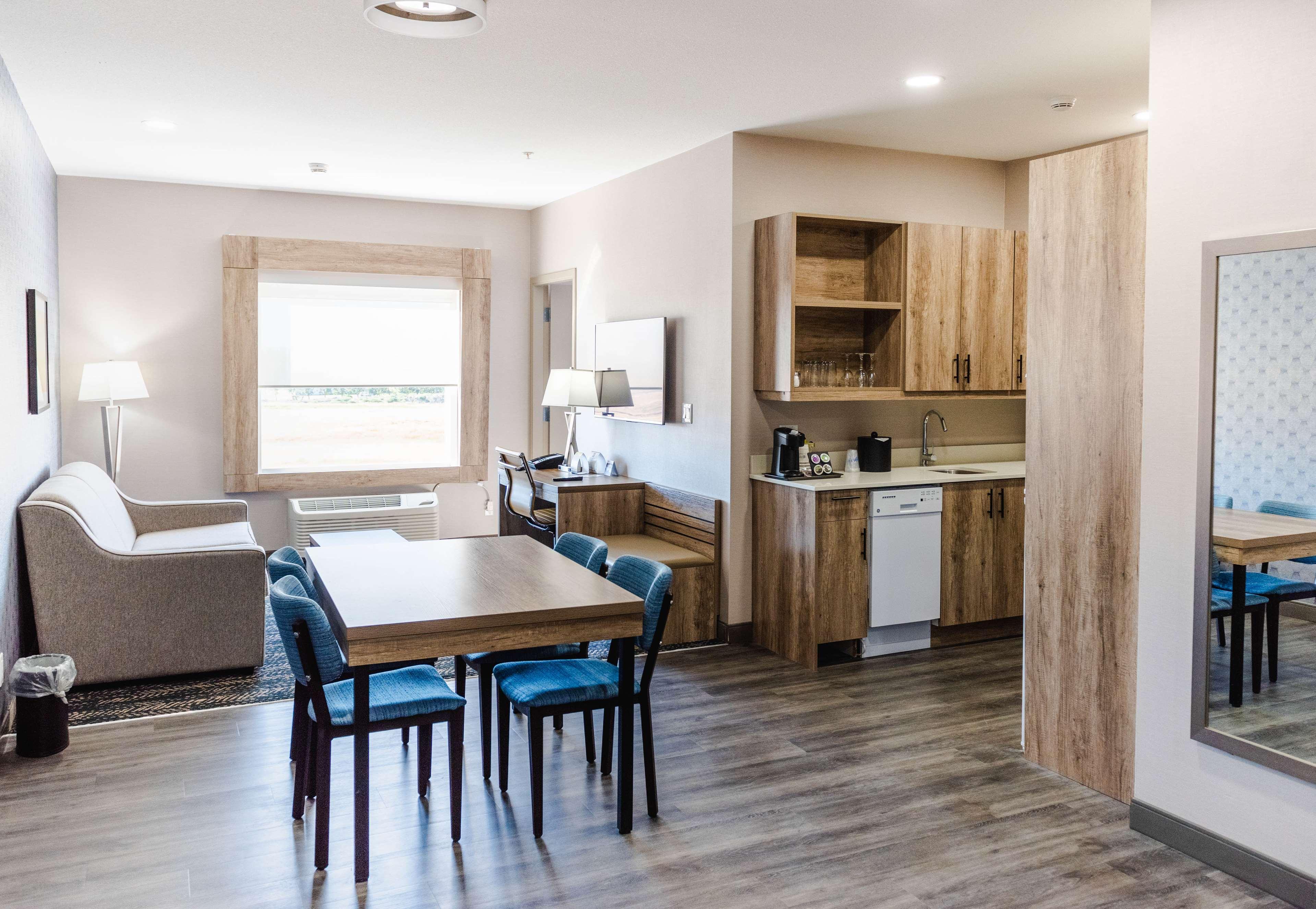 Best Western Premier Executive Residency Medicine Hat Exterior photo