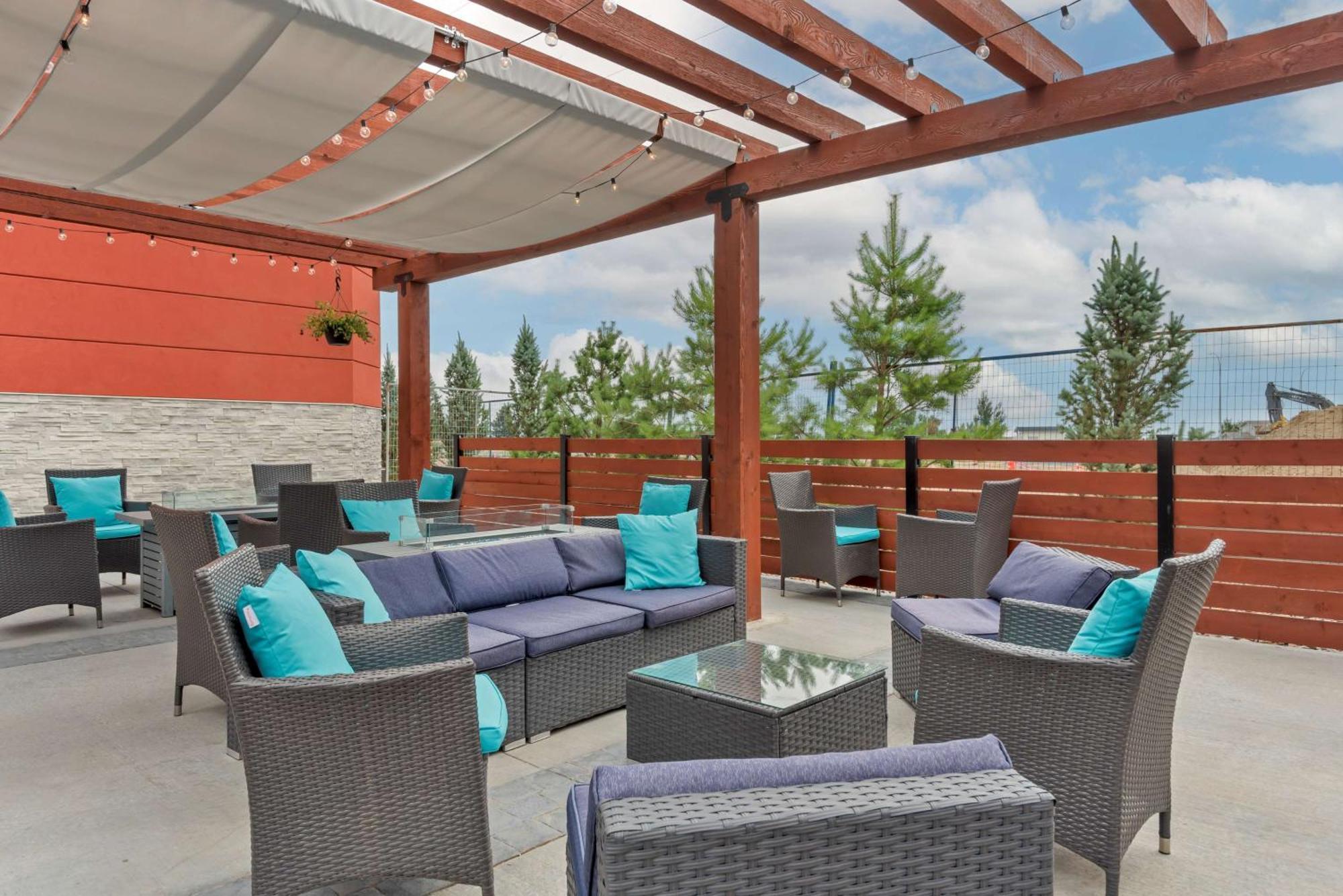 Best Western Premier Executive Residency Medicine Hat Exterior photo