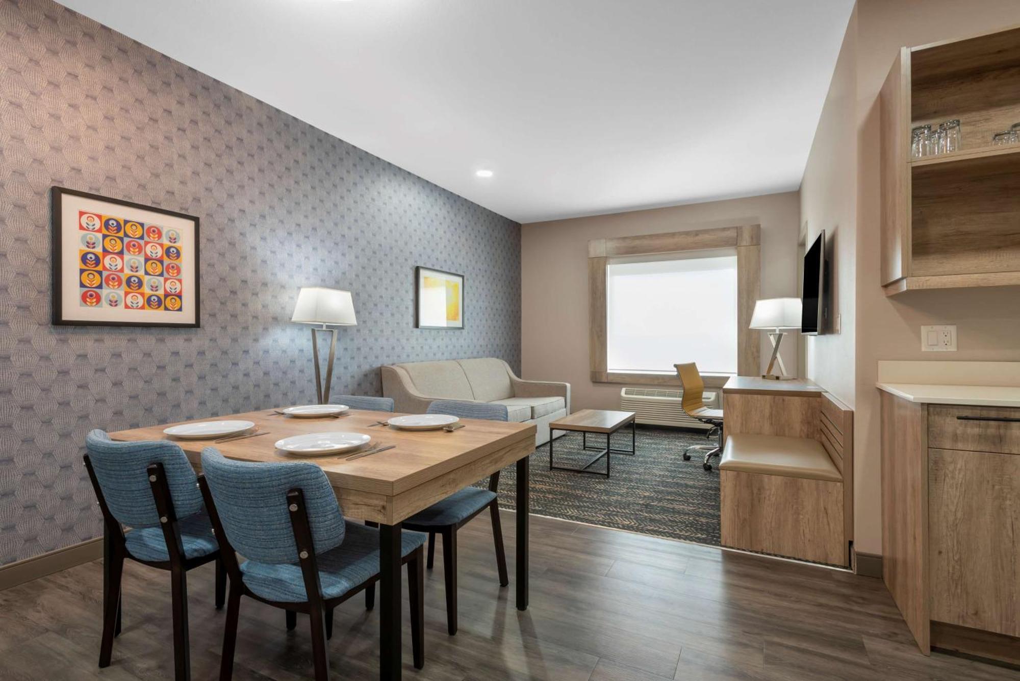 Best Western Premier Executive Residency Medicine Hat Exterior photo